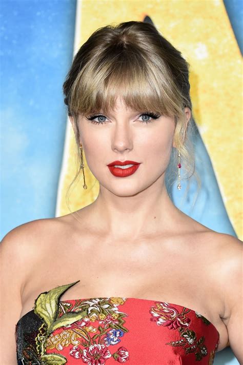 Taylor Swift - "Cats" Premiere in NYC • CelebMafia