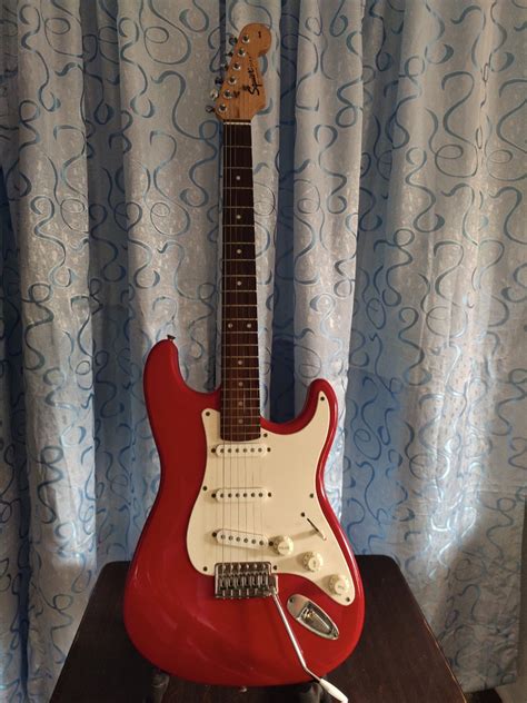 Squier strat affinity 1997, Hobbies & Toys, Music & Media, Musical Instruments on Carousell