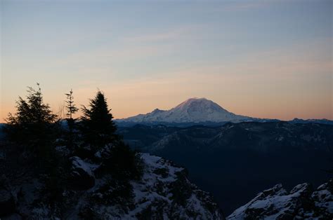 Sunrise on Mount Rainier from Mount Si | Mount si, Pacific northwest, Mount rainier