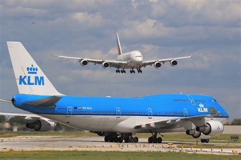 Super Jumbo - PH-BFA KLM Boeing 747 / A6-EDB Emirates Airbus A380 - a ...