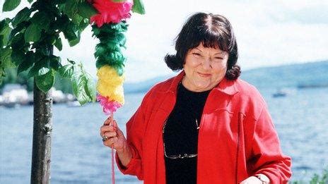 Balamory and High Road actress Mary Riggans dies at 78 - BBC News