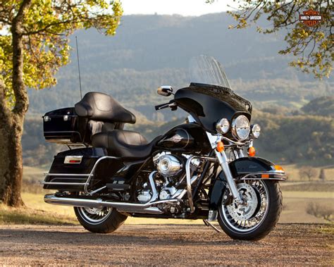 The 12 Best Touring Motorcycles for the Wide Open Road [2019 ...