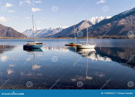 Lake of como in winter stock image. Image of snow, alps - 110904537