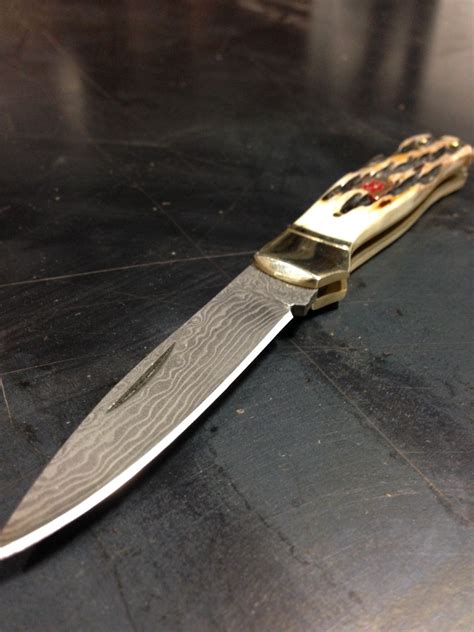 BUDK Knives - Who likes thisKissing Crane Damascus Pocket Knife?