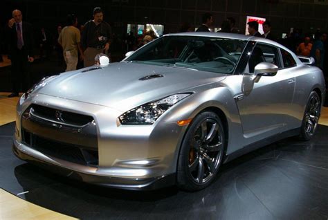 Nissan GT-R Photos and Specs. Photo: Nissan GT-R Characteristics and 26 ...