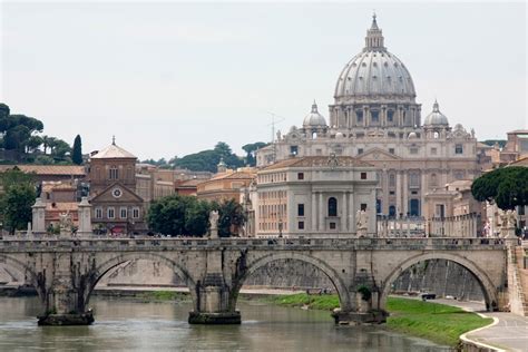 St. Peter's Basilica Pictures, History & Facts