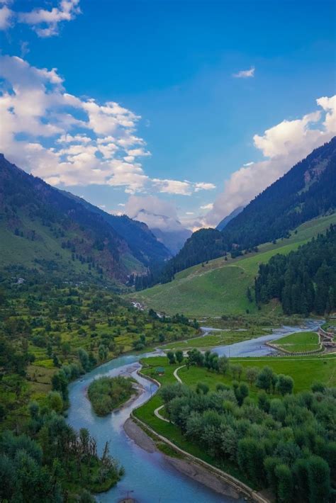 Explore Kashmir Valley - Gokeys India - Travel In Himalayas