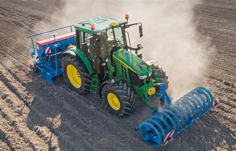 John Deere unveils its new-look 6M Series - Agriland.ie