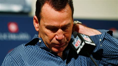 Broncos coach Gary Kubiak officially steps down