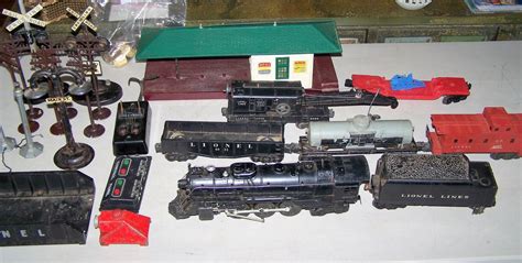 Vintage 1950's Lionel Train Set w/2056 Hudson Engine