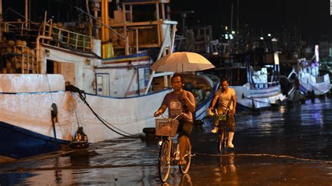 Final preparations in Taiwan ahead of typhoon Soudelor - CNN Video