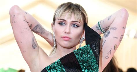 Miley Cyrus Tattoos Hand : obvilubice: miley cyrus tattoo pictures ...