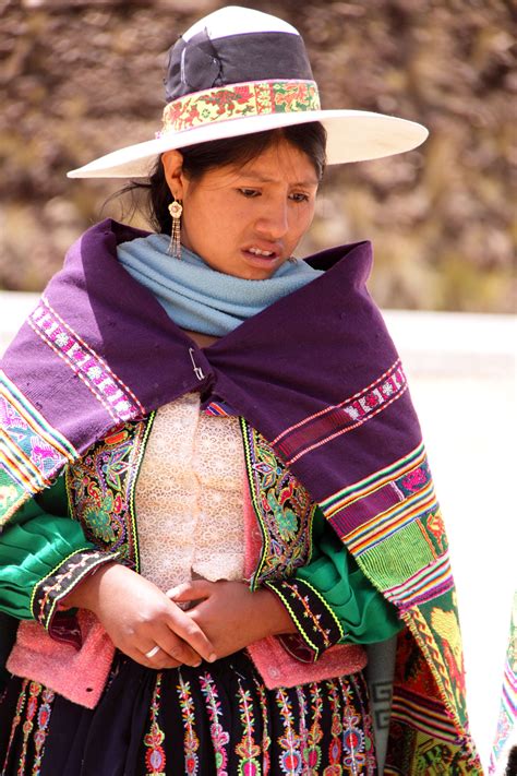 Indigenous peoples of the americas, Indigenous peoples, Traditional outfits