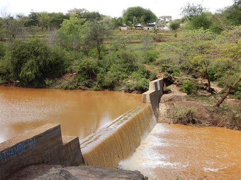 Sand dams provide drinking water and food safety | arche noVa - Initiative für Menschen in Not e.V.