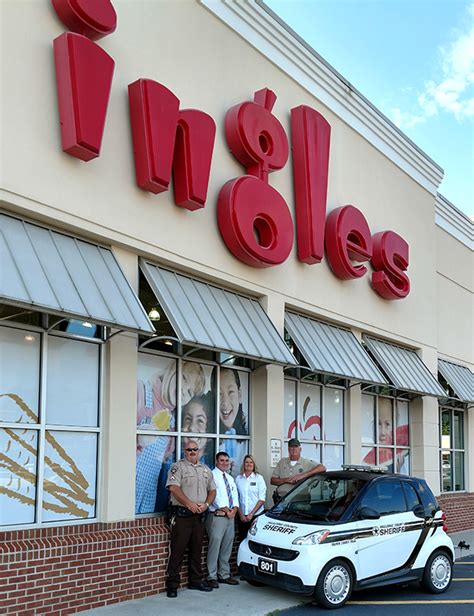 Ingles Donates Water Paulding County Sheriff’s Office