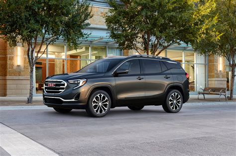 2018 GMC Terrain SLT front three quarter 02 - Motor Trend en Español