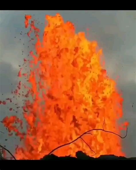 Lava Fountain in Hawaii @Top_Disasters 🔥 : r/nextfuckinglevel