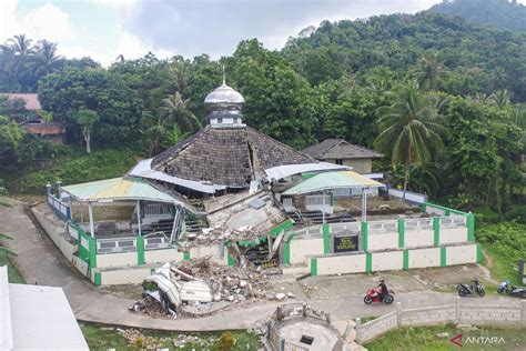 Kerusakan di Pulau Bawean akibat gempa bumi - ANTARA News