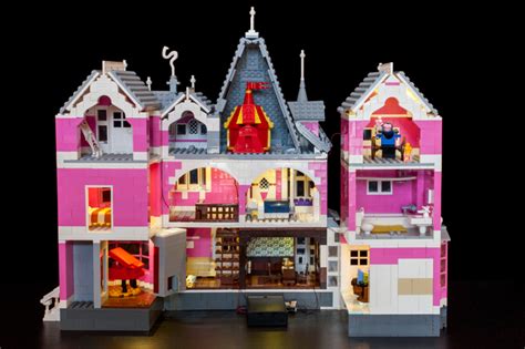 LEGO IDEAS - - Coraline's Pink Palace Apartments