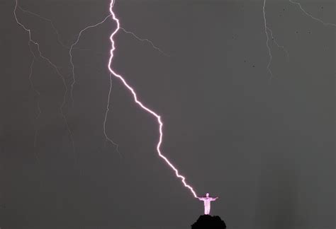 Cristo Redentor Lightning