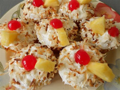 The Pub and Grub Forum: Luau Cupcakes