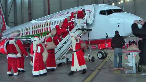 A dozen Santa Claus visiting the Christmas aircraft "Merry Santa" of Air Berlin - YouTube