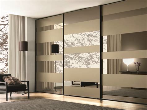 Pin by Priya Petchimuthu on Aristo | Mirrored wardrobe doors, Glass ...