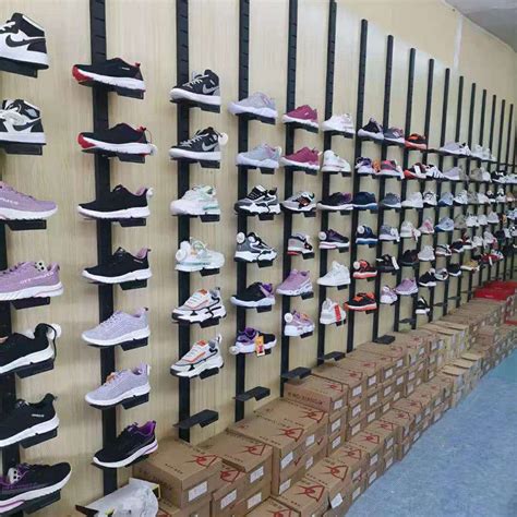 Free Design Sports Display Rack Men Sports Shoes Shop Interior Design ...