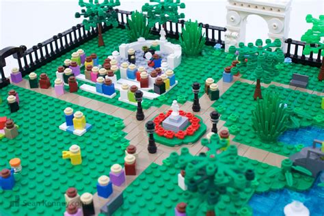 Sean Kenney's art with LEGO bricks : Small city park