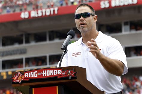 Remember Mike Alstott? He's Now a High School Coach - FanBuzz