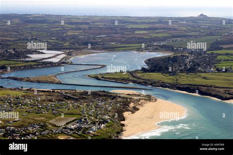 Hayle harbour hi-res stock photography and images - Alamy