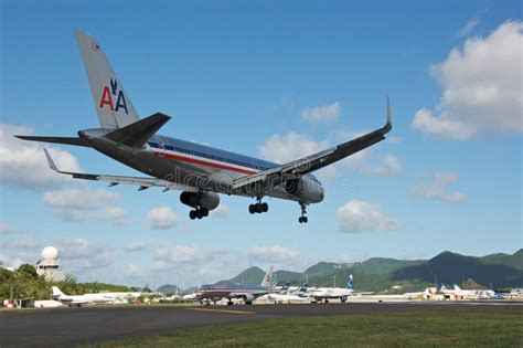 American Airlines Boeing 757 Landing Editorial Photography - Image of ...