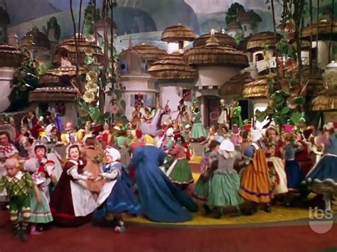 Judy Garland & Cast - The Wizard of Oz (1939) - Munchkinland Sequence ...