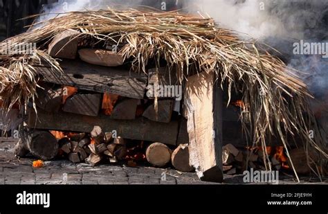 Corpse cremation at pashupatinath temple in kathmandu Stock Videos ...