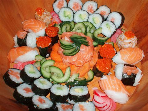 Sushi – the healthiest food in the world. | Công thức nấu món khai vị, Thức ăn, Bữa ăn lành mạnh