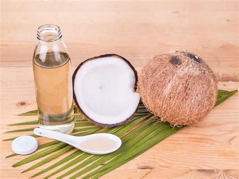 10 Most Effective Ways to Use Coconut Oil for Stretch Marks