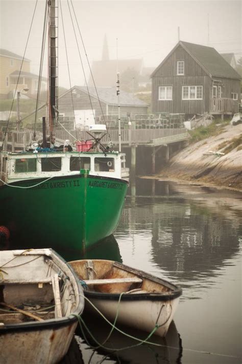 Green Fishing Boat | Barcos de pesca, Barcos, Barcos veleros