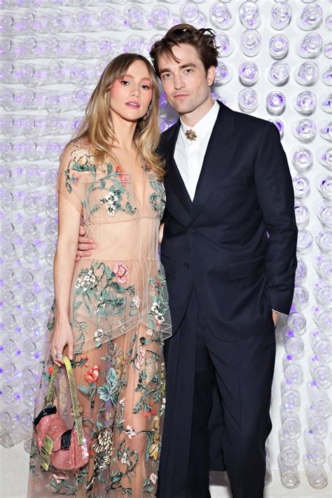 Suki Waterhouse & Robert Pattinson Are Expecting a Baby - PureWow