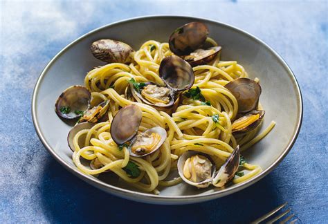 Spaghetti Alle Vongole Authentic Recipe | TasteAtlas