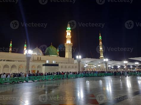 Beautiful view of Masjid al-Nabawi, Medina, Saudi Arabia in night ...