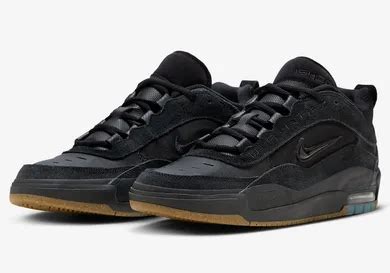 Nike SB Air Max Ishod “Black Gum” Official Photos Revealed