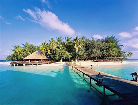 Holiday Island Resort #bmrtg #Maldives #holidayislandresort #bestvacations #WorldTravelGuide # ...