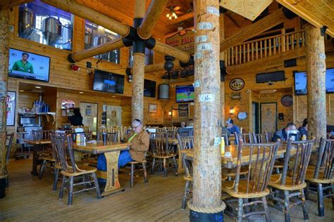 6 Amazing Mackinaw City Restaurants