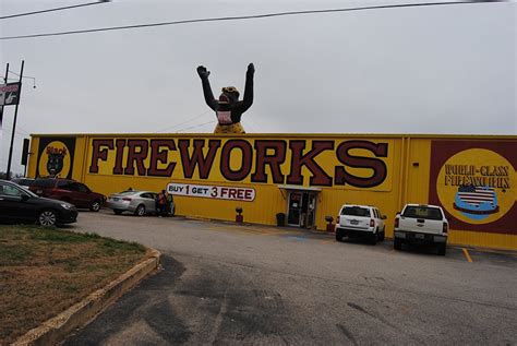 New Year’s busy day for Fireworks Warehouse - Valley Times-News | Valley Times-News