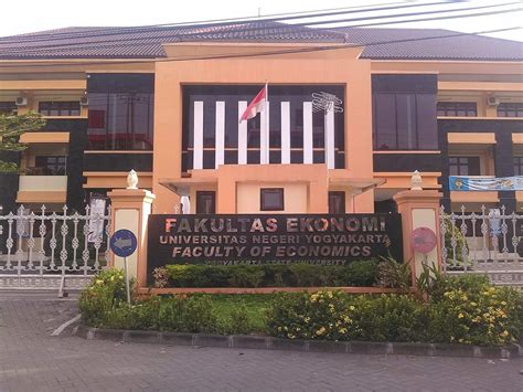 Biaya Kuliah Universitas Negeri Yogyakarta TA. 2021/2022 Terbaru - Biaya.Info