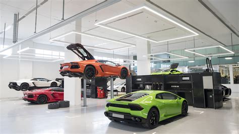 Lamborghini opens epic showroom in Dubai, biggest in the world | PerformanceDrive