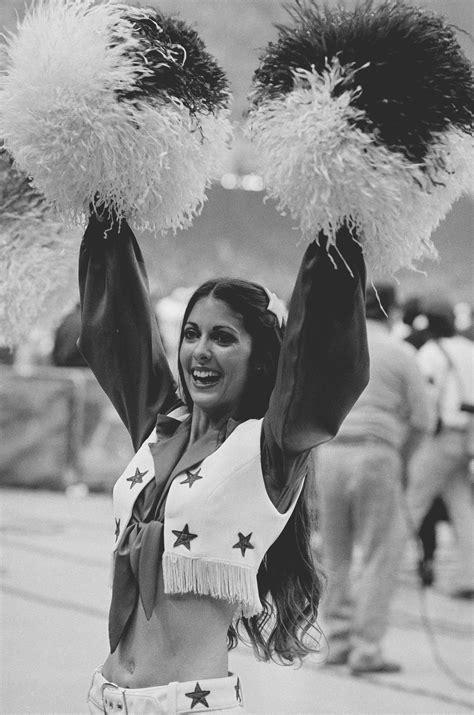 History of NFL Cheerleader Uniforms – NFLtrending.com