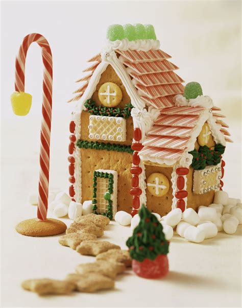 Graham Cracker Gingerbread Houses with Pictures