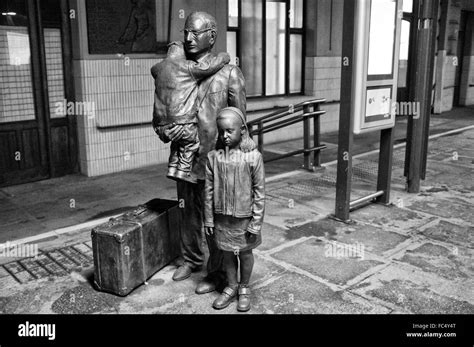 Sir Nicholas Winton statue in Prague Stock Photo - Alamy