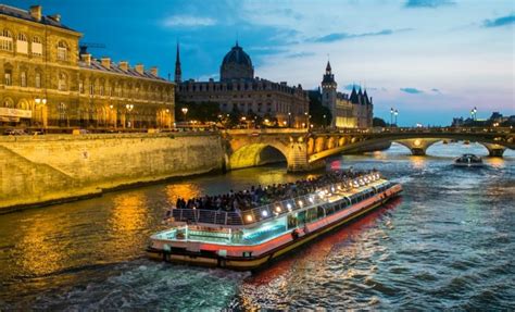 Dinner Cruise along the Seine with Bateaux Mouches River Cruise - travelpassionate.com